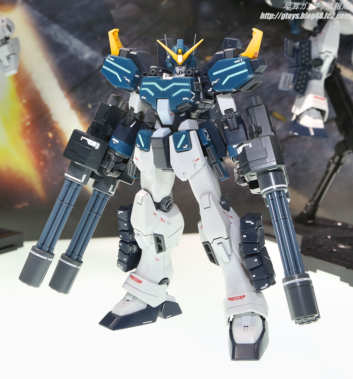 BANDAI Premium MG 1/100 Gundam Heavy ARMS CUSTOM EW Plastic Model Kit