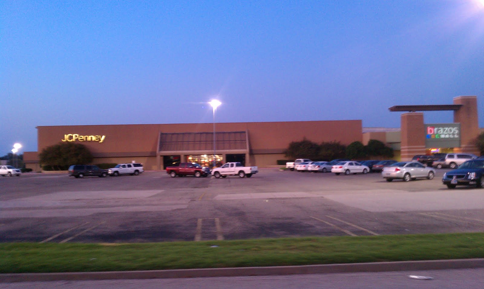 The Louisiana and Texas Retail Blogspot: Brazos Mall Update