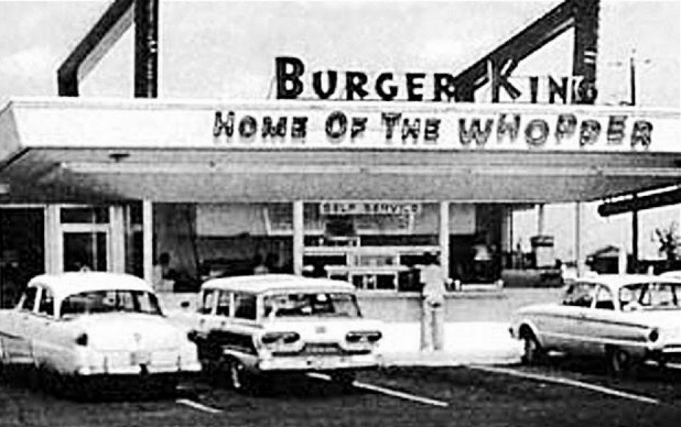 El primer McDonald's, el primer Burger King, el primer Starbucks... Libertad de Expresión El primer McDonald's, el primer Burger King, el primer Starbucks... Libertad de Expresión