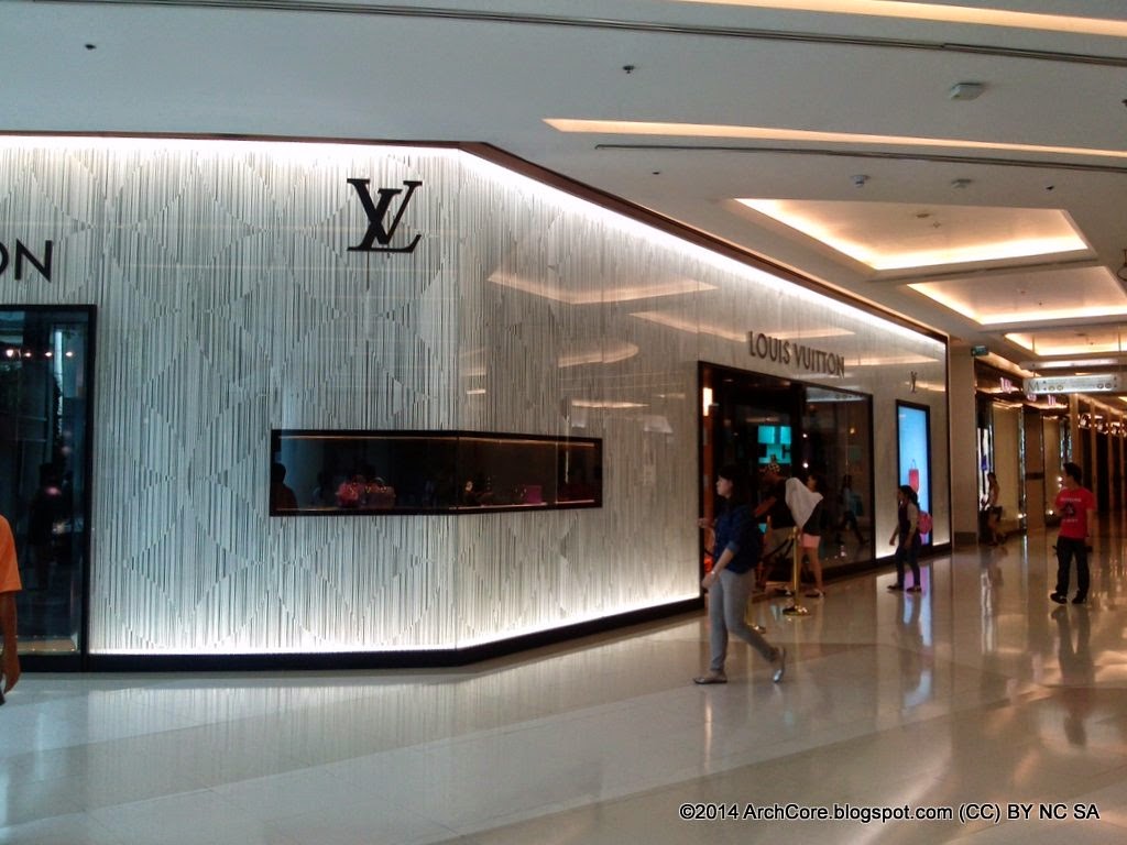 Louis Vuitton Store in Siam Paragon Mall in Bangkok, Thailand Editorial  Stock Photo - Image of handbags, july: 116862278