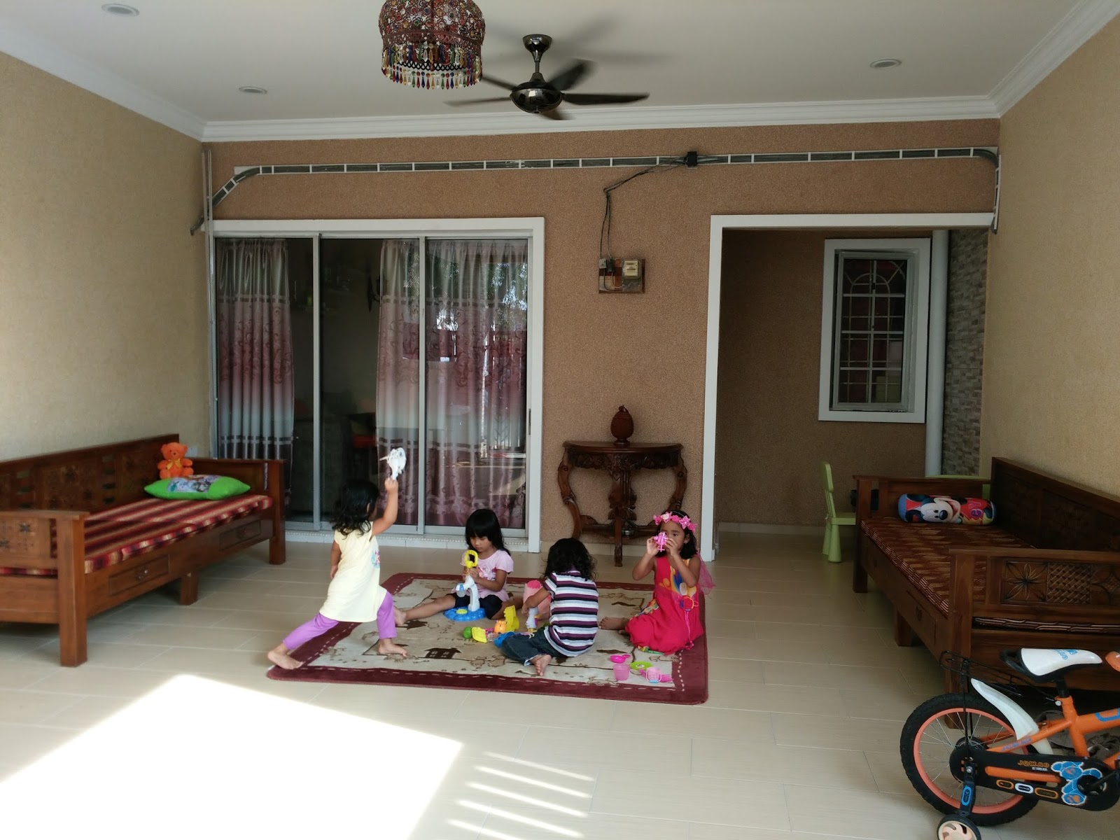 SUEperb MaMa: Deko Minimalis Ruang Parking Rumah Teres