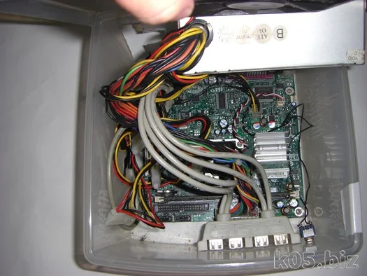 100円ショップの品物で自作pcケースを製作する 某氏の猫空