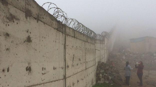 Controversial ‘Wall of Shame’ in Peru Separates the Rich from the Poor
