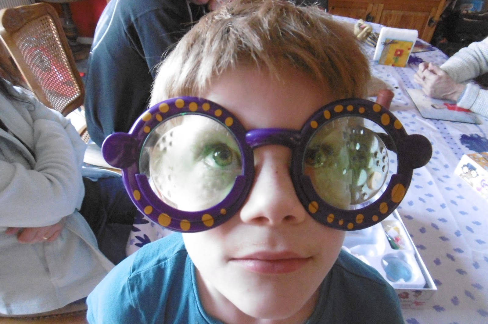 Madhouse Family Reviews University Games Googly Eyes review