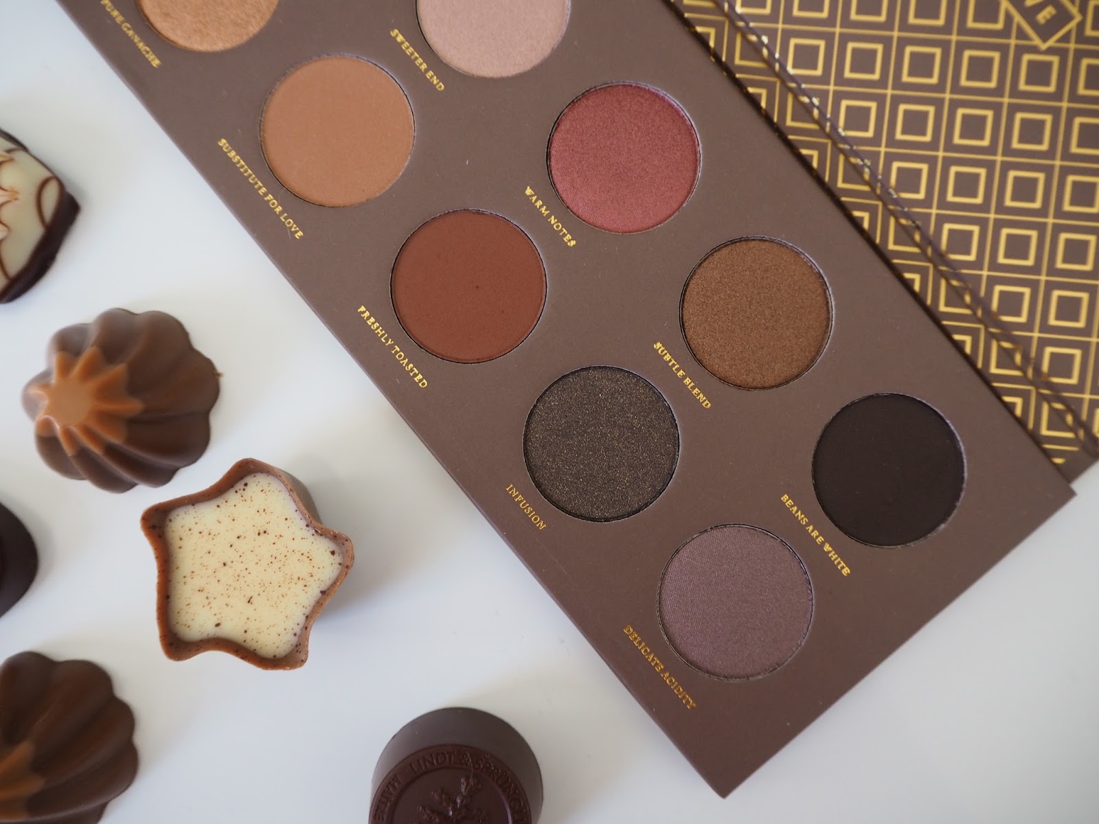The review Zoeva Cocoa Blend eyeshadow palette Expat Make Up Addict