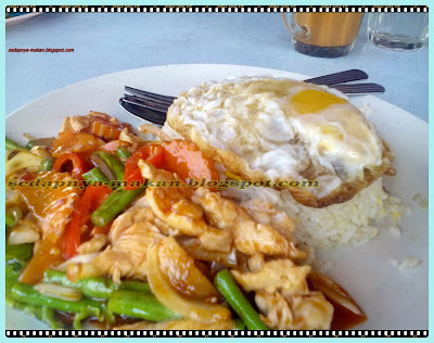 nasi goreng patprik + telur mata