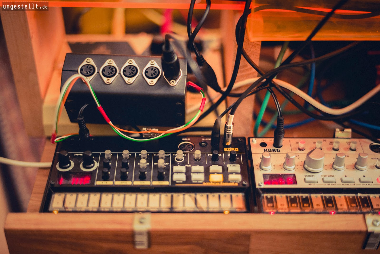 VolcaRock Ambient Guitar & Analog Synths Volca Beats MIDI Out mod