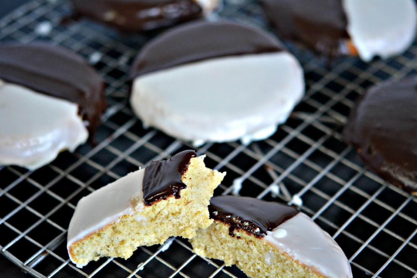 BLACK AND WHITE COOKIES...THE BEST RECIPE!!!! Hugs and Cookies XOXO