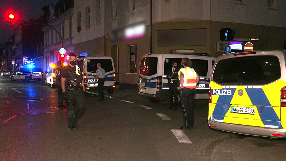 Nrw Aktuell Tv Einsatz Gegen Clan Kriminalitat In Oberhausen Polizei Zoll Steuerfahndung Und Stadt Kontrollieren Mit Vielen Kraften Shisha Bars Und Cafes