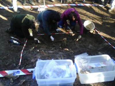 Aranzadi ha exhumado los restos de un combatiente hallados en el monte Txaldatxur de Donostia
