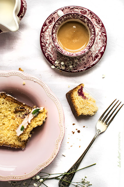 Strawberry and Redcurrant Loaf Cake {Torta al Limone con Fragole e Ribes Rossi}