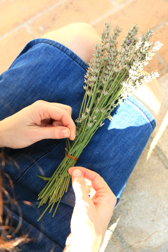 How To DIY Dried Lavender Bunches 17 Apart