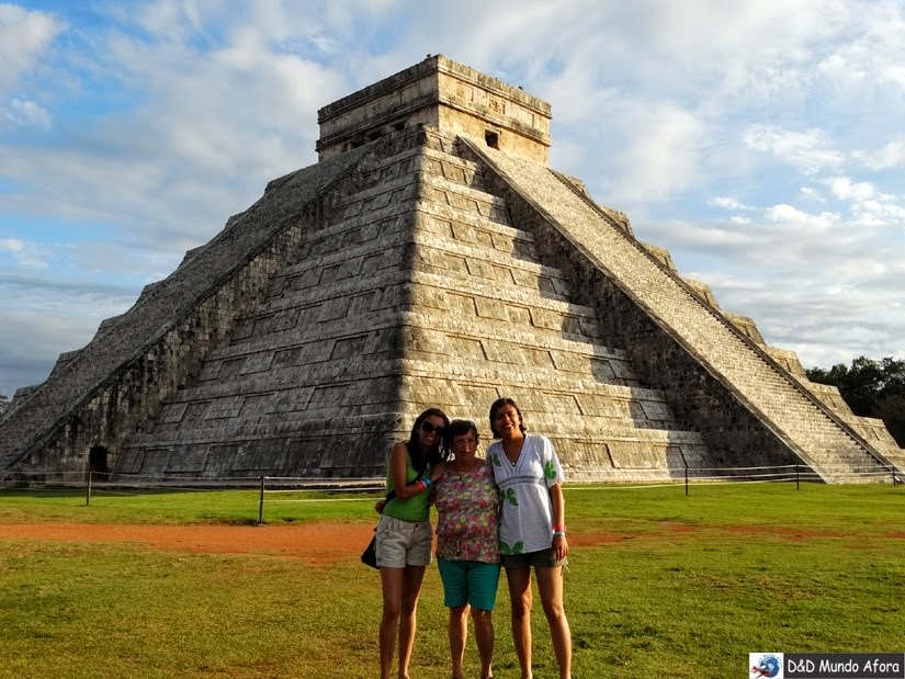 Pirâmide de Kukulcán - construída no século XII d.C. pelos maias - O que fazer em Chichen Itza - México Pirâmide de Kukulcán - construída no século XII d.C. pelos maias - O que fazer em Chichen Itza - México