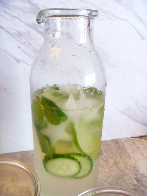 Discover the summer's best new drink! Refreshing Mint and Cucumber Sparkling Water - Slice of Southern