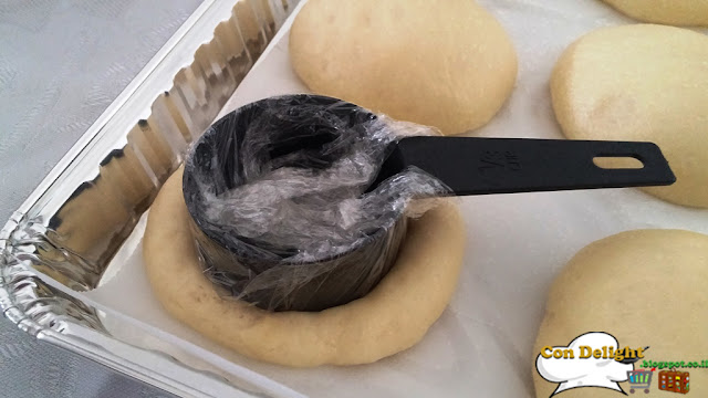 Making wells in kolach pastry