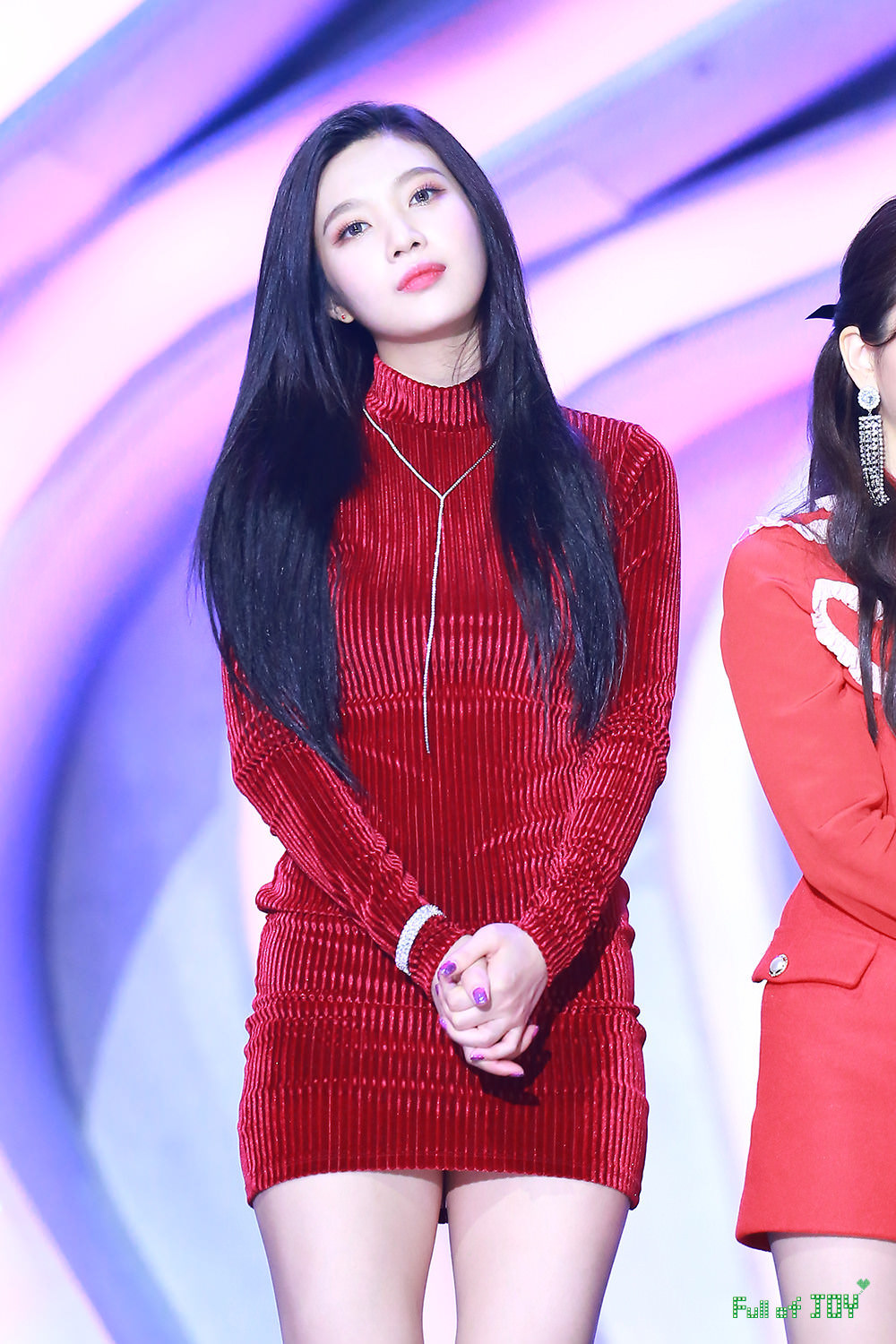 This Red Dress Reveals Red Velvet Joy's Perfect Body Line! | Daily K