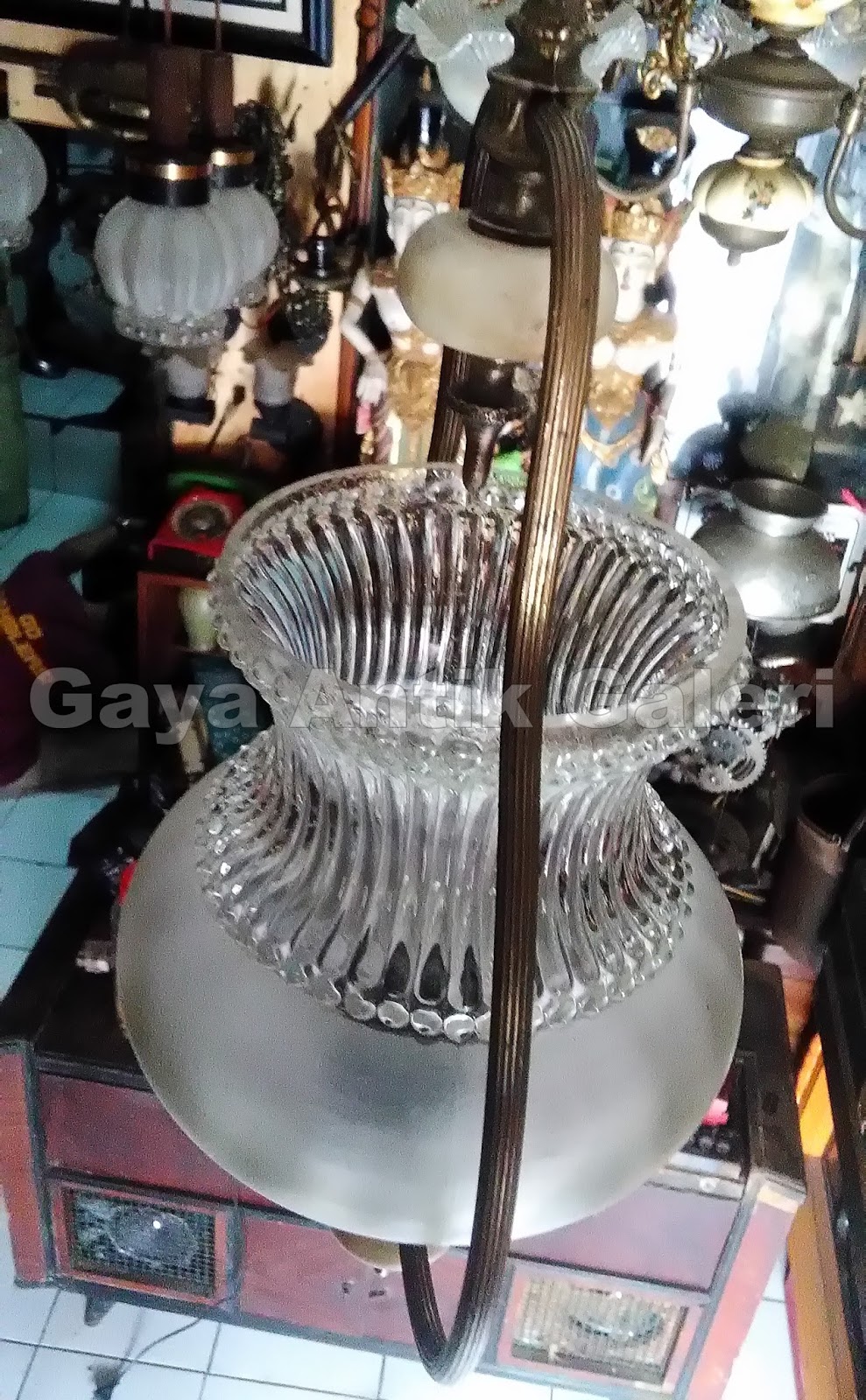 Gaya Antik Galeri : Lampu Gantung Antik Eropa Bahan Kuningan Ornamen