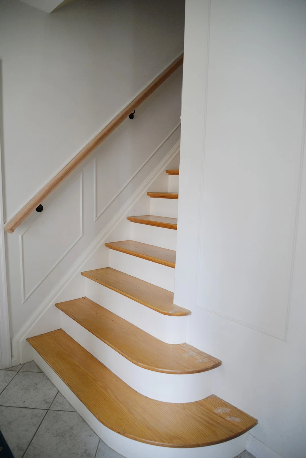 updated traditional wood railing, stair rail before and after