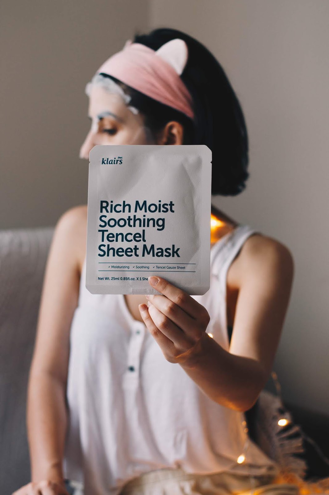 Klairs is becoming one of my favorite Korean brands, and this time I tried a soothing and moisturizing sheet mask. It's formulated with aloe vera, panthenol, hyaluronic acid and other moisturizing ingredients to energize and moisturize the skin. Klairs respects the beauty of the environment and animals, and as such, this is a vegan mask (not all the brand's products are, but this is a 100% cruelty-free brand). Click to read more!