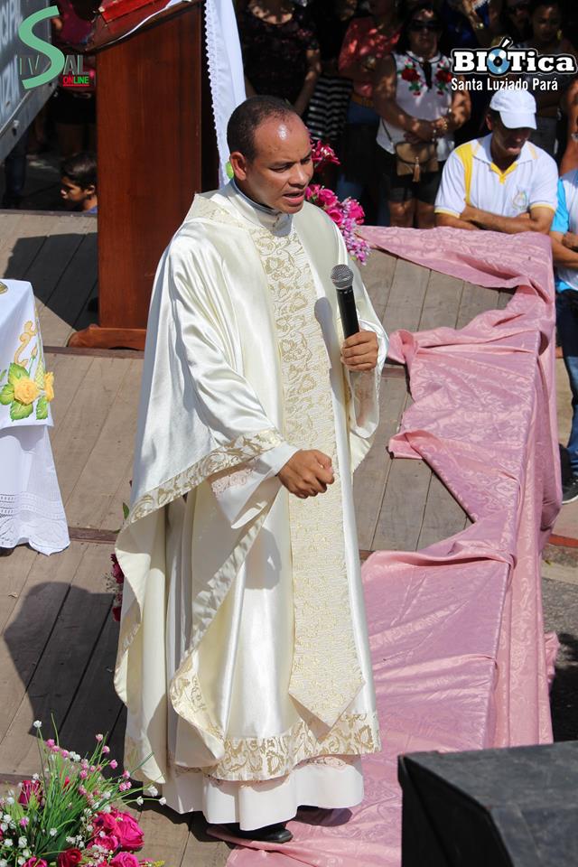 Imagem da semana - Padre Elias celebra o último Círio antes de deixar a  Paróquia de Santa Luzia - Santa Luzia Online - O Blog do Rei