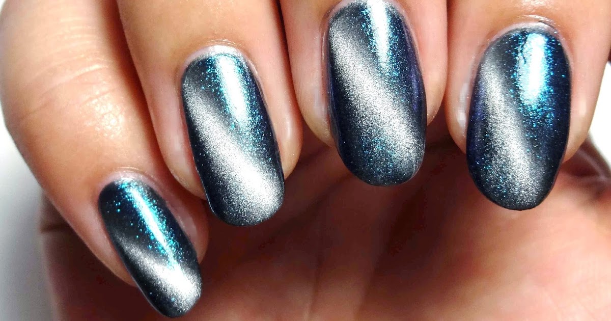 Sparkly blue and silver cat eye nails. 