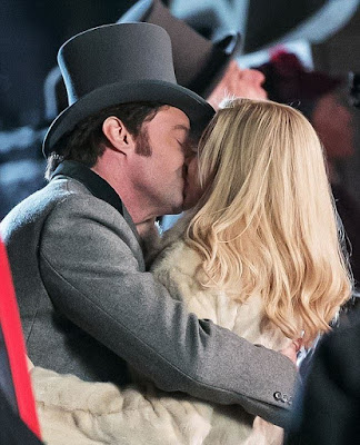 @InstaMag - Actors Hugh Jackman and Michelle Williams, who are currently busy shooting for "The Greatest Showman", were spotted kissing each other on the films set hugh-jackman-kisses-michelle-williams-on-set