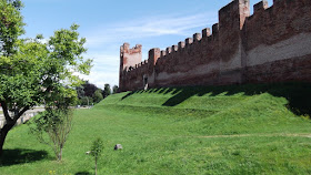 The walls of Castelfranco Veneto have been providing protection for the old city since 1211