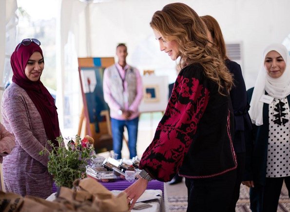 Queen Rania visited the Jordanian Association for Human Development in Jerash. Queen Rania wore Talitha Salma embroidered blouse.