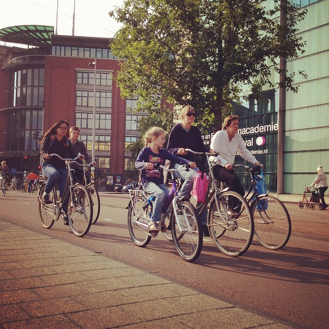 荷蘭騎腳踏車一景