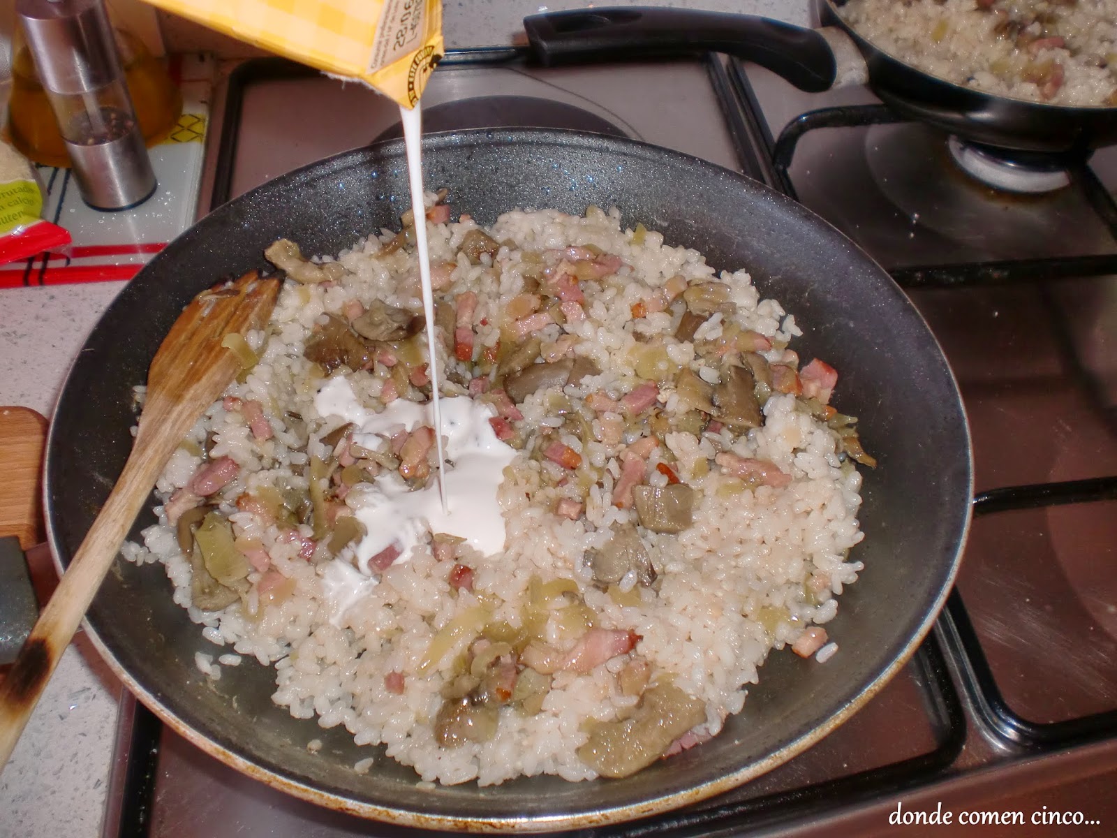 Donde comen cinco.... Risotto de setas y bacon