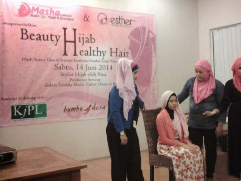 Hijab Karya Desainer Muda Dirancang Tanpa Peniti