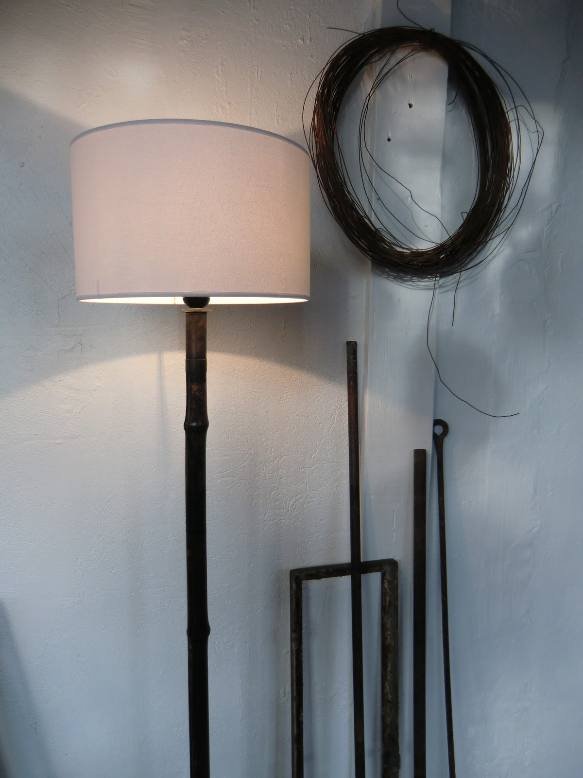 WO AND WÉ COLLECTION Lampe sur pied en Bambou et laiton