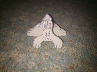 Las Miniaturas de Isa: Perchero y repisa para la habitación de conejitos