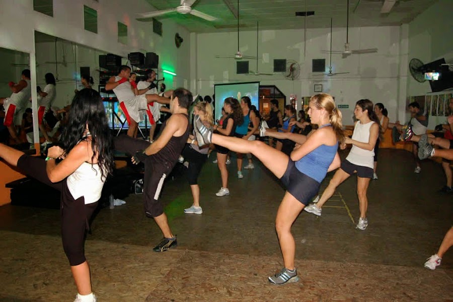 El kick boxing en las clases de aerobic