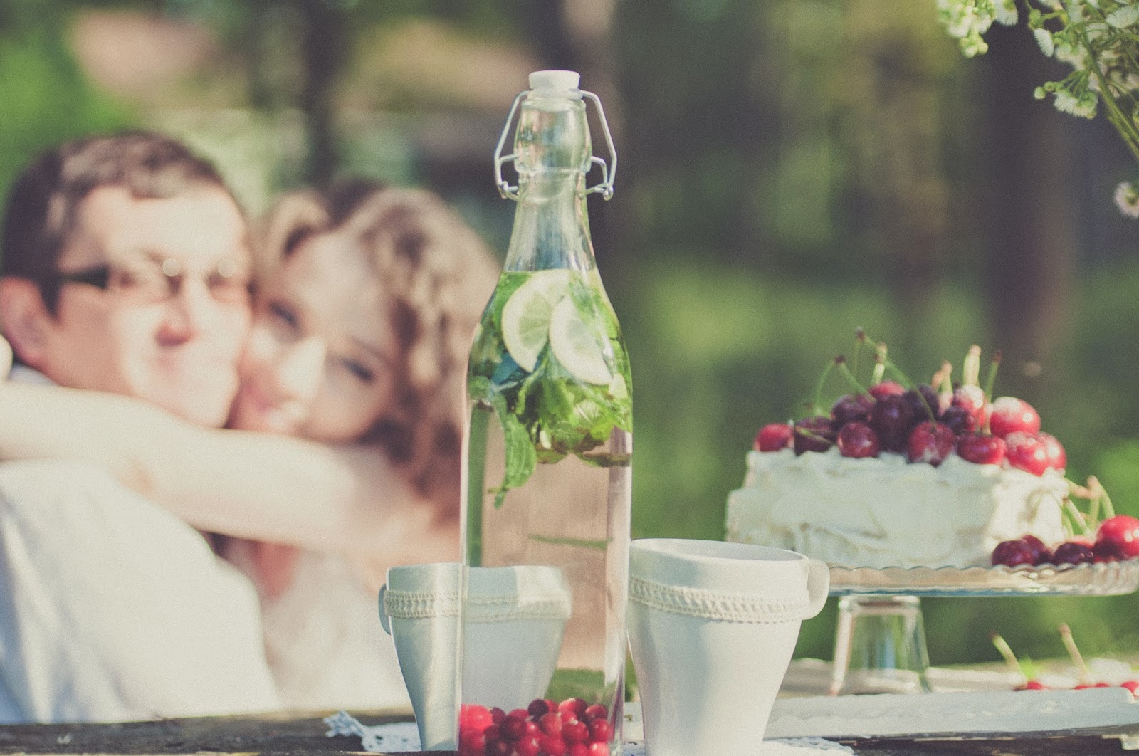 предсвадебная фотосессия, love-story, оформление места съемки, летняя фотосессия, торт с черешней, свадебные фотографии, свадебный фотограф в Киеве