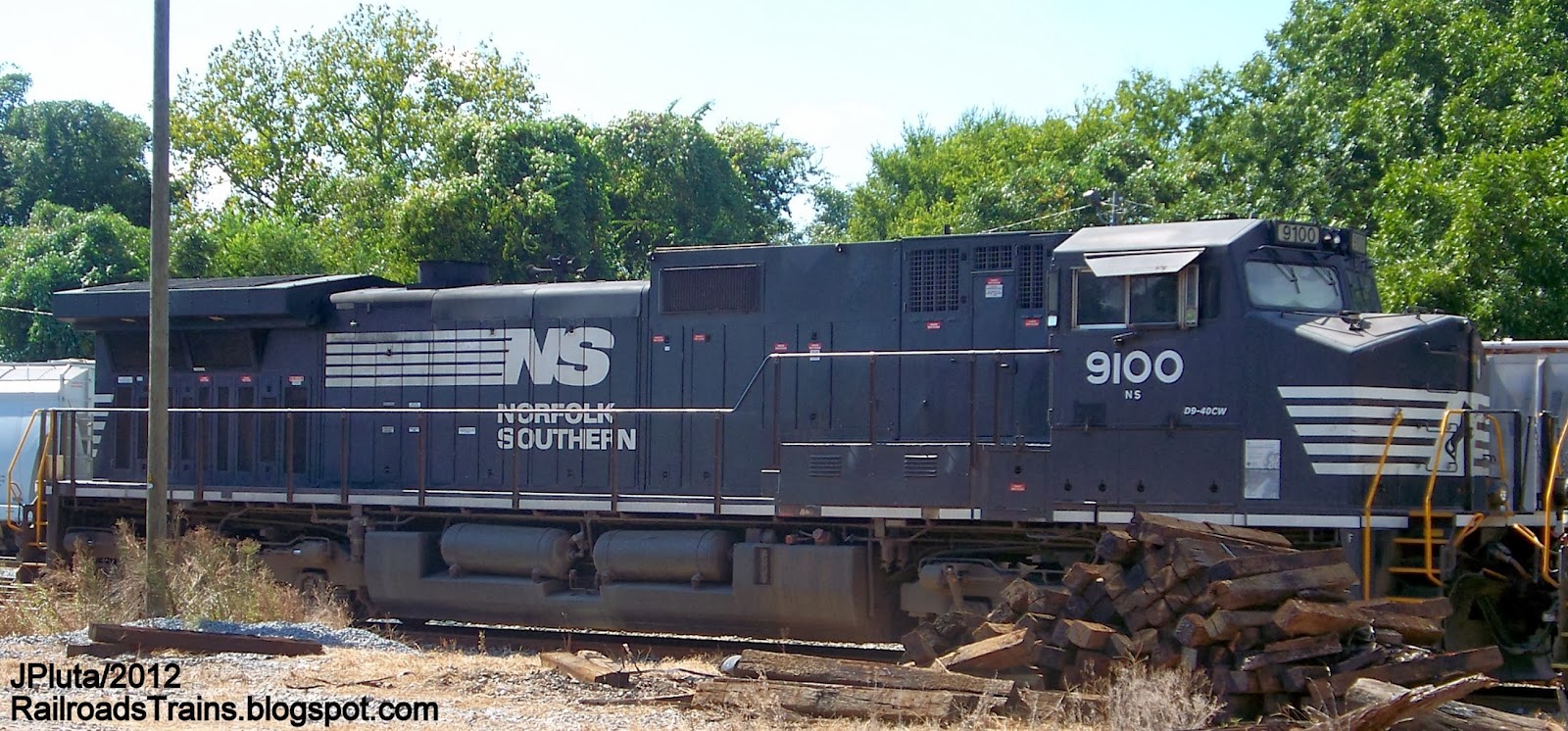 RAILROAD Freight Train Engine EMD GE Boxcar BNSF,CSX,FEC