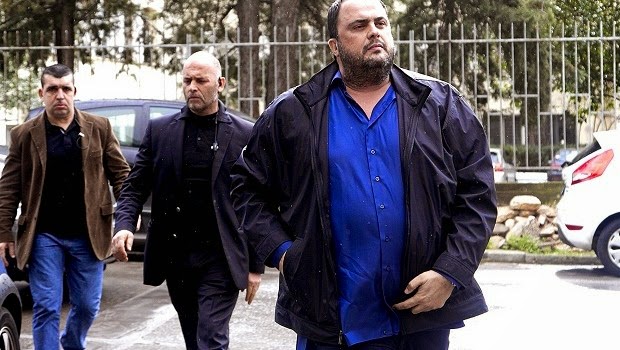 Και ποιος ευνοείται από το λουκέτο ρε λαμόγια;