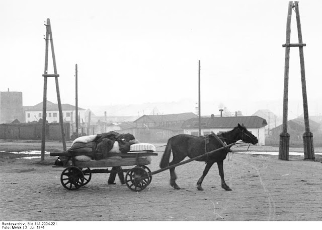 Russian refugees using Panje wagon 2 July 1941 worldwartwo.filminspector.com