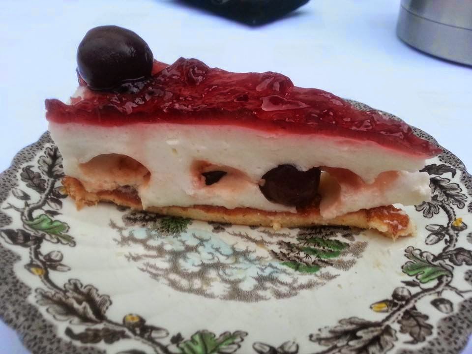 Lecker und kalorienarm kochen: Kirsch Joghurt Torte Lecker und kalorienarm kochen: Kirsch Joghurt Torte