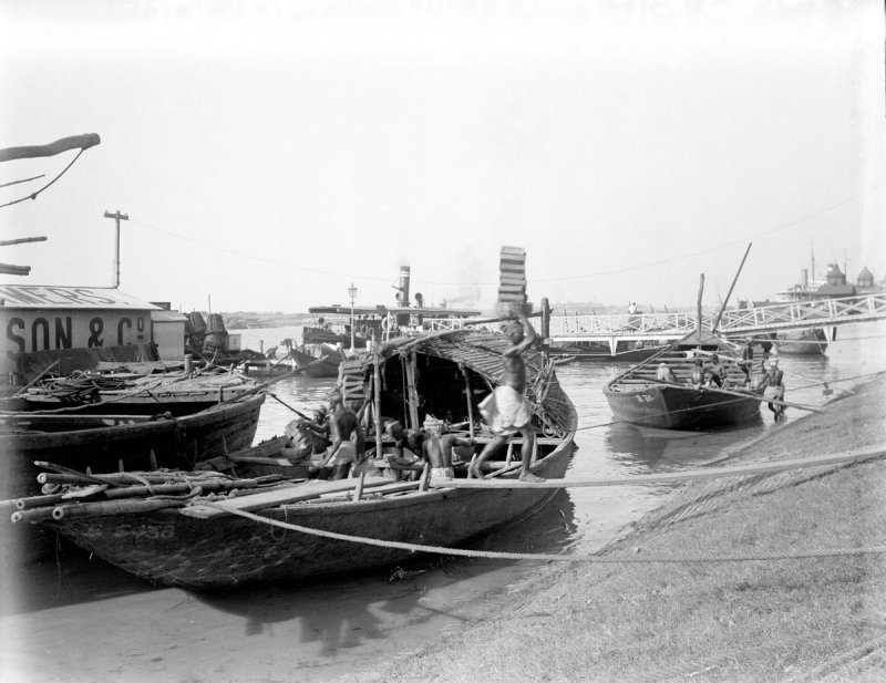 Boats on Hooghly River, Calcutta (Kolkata) - c1912-14