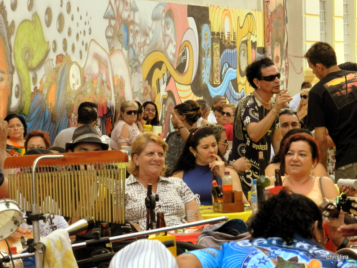 A SAMBA Dia Nacional do Samba lava a alma no bar do Zé Reeira
