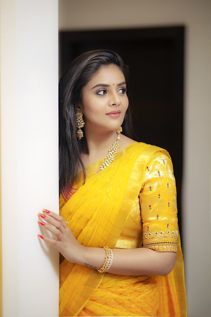 [Image: Telugu-actress-sreemukhi-latest-Stills%2...2%2529.jpg]