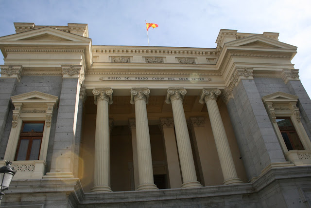 http://3.bp.blogspot.com/-qhIO_I7wHLU/UJ02NvRN6NI/AAAAAAAALCE/qs5lL_KMsD8/s1600/MADRID.RESTOS+DEL+PALACIO+DE+FELIPE+IV+EL+BUEN+RETIRO.ANTIGUO+MUSEO+DEL+EJERCITO4.jpg