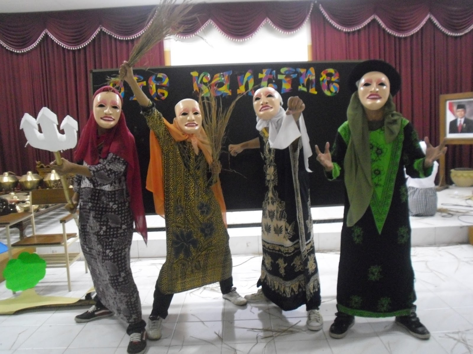 PROPERTI DRAMA LUTUNG KASARUNG