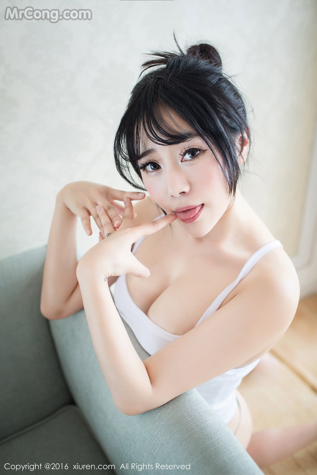 XIUREN No.550: Model Youlina (兜 豆 靓) (64 photos)