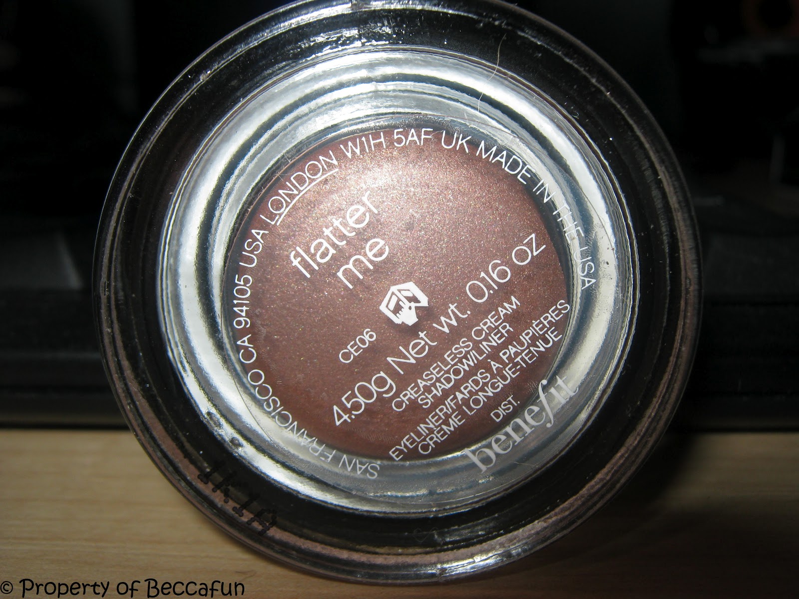Review Benefit Creaseless Cream Eyeshadow