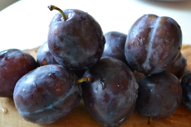 italian plum crumble
