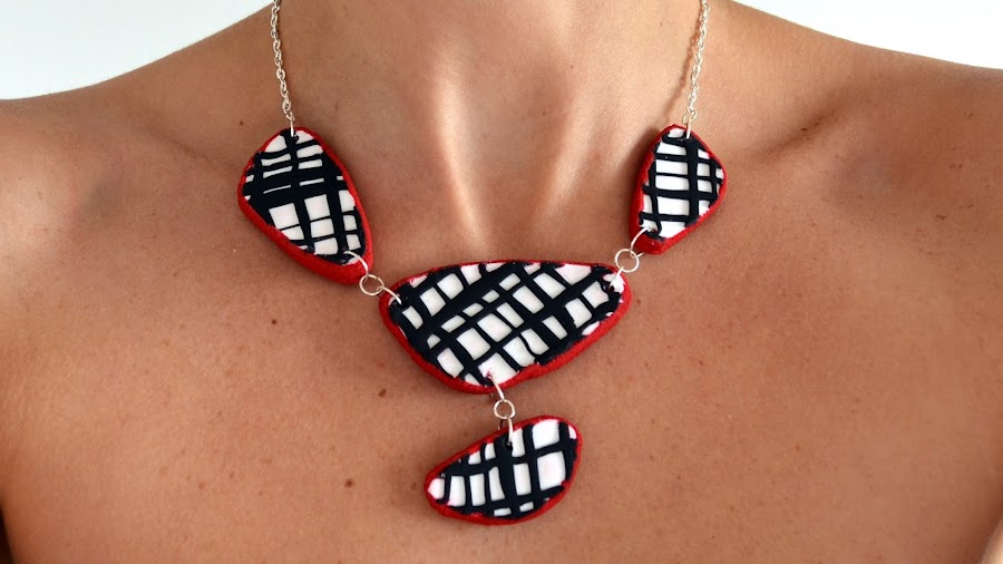 http://www.elrincondefrifri.com/2015/06/collar-arcilla-polimerica-inspiracion-desigual.html