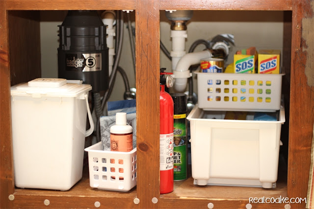 Great under the sink organizing tips! Super simple ideas to do in my own house...love it! #Organizing #Tips #RealCoake