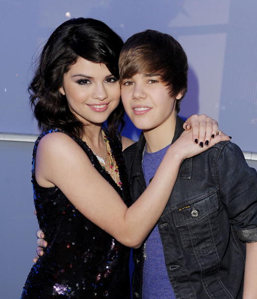 are selena gomez and justin bieber together. selena gomez y justin bieber.